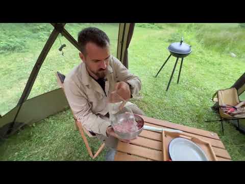 YAĞMURLU HAVADA ÇARDAKLI KARAVAN KAMPI