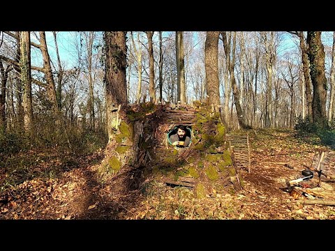 PRIMITIVE MOSS ROOF STEALTH SHELTER Building A Door To Keep