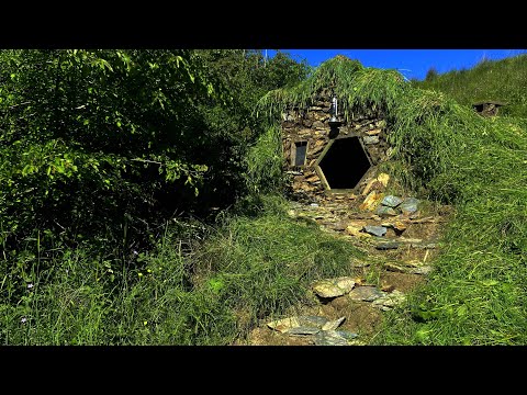 Crafting Survival Bushcraft Shelter moss roof stone walls