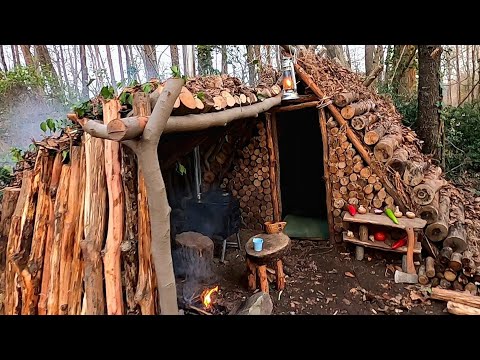 BUSHCRAFT CAMP and WARM SURVIVAL SHELTER Off Grid BUILD