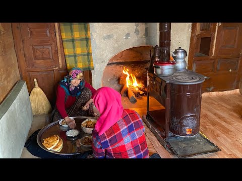 Ahşap Köy Evinde Yaşam Geleneksel Köy Yemeği Köy Hayatı