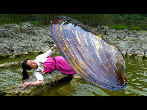 The pearl clams here are the largest and there are also