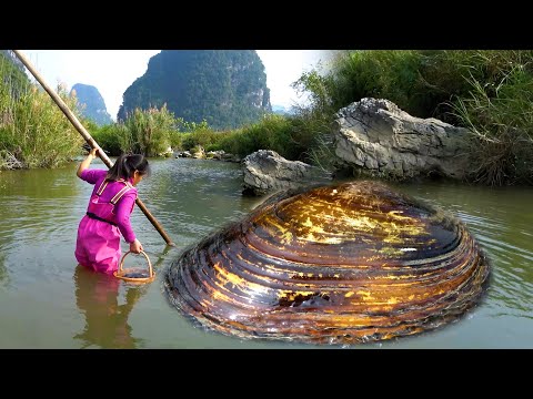 The bamboo pole poked the big river clam and now you can go