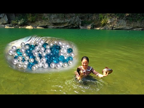 Beauty swims to catch clams It s really good water good