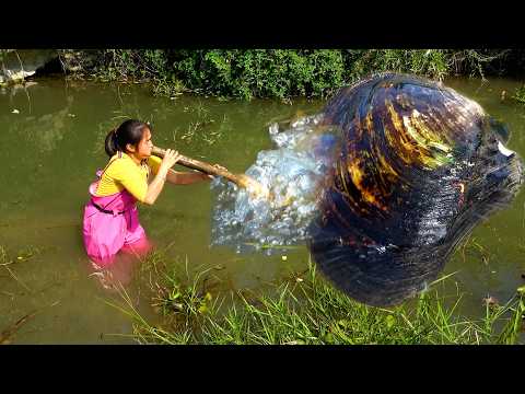 A beautiful woman used a bamboo pole to scoop up many river