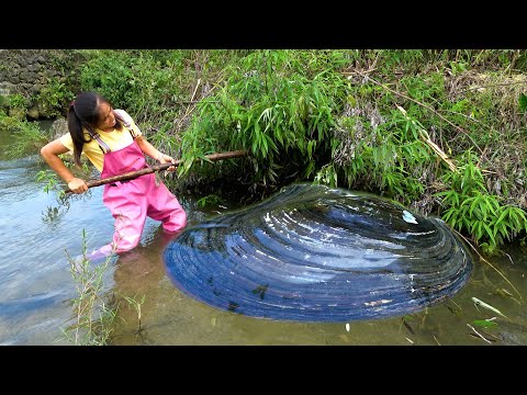 I knew there must be a big river clam down there it s