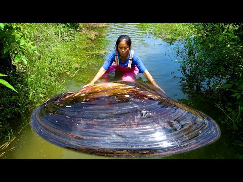 In the flowing water there is a giant with countless