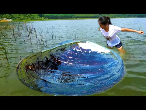 The river clams and pearls in deep water are very special