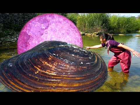 Take out a very large pearl from the belly of a river clam