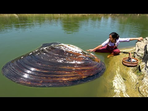 Discovered the big river clams in the river this time it s