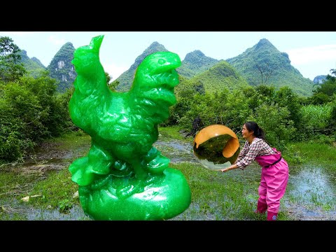 This jade chicken is really beautiful the beautiful woman s