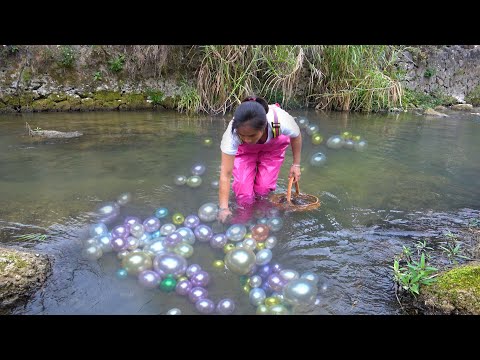 There are pearls everywhere at the bottom of the river and