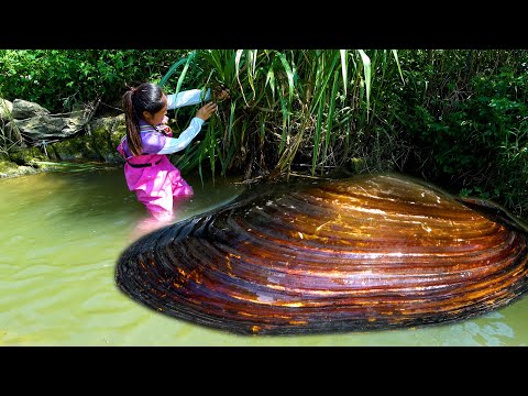 Looking at this river clam it s different Indeed pearls