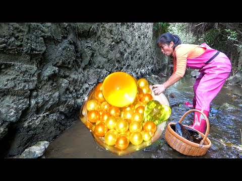 The pearls in the old river clam shine brightly it s really