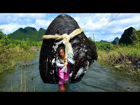 The beauty has encountered a big river clam again at least