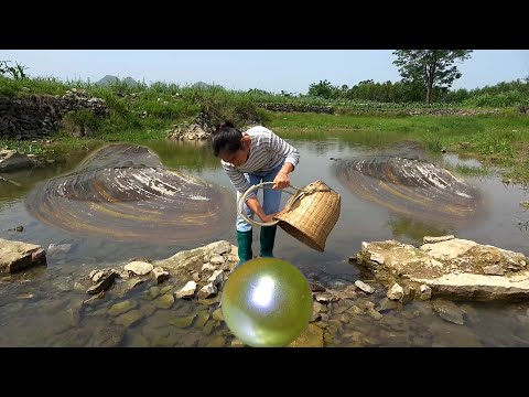 Super large pearl basket comes in handy beautiful woman