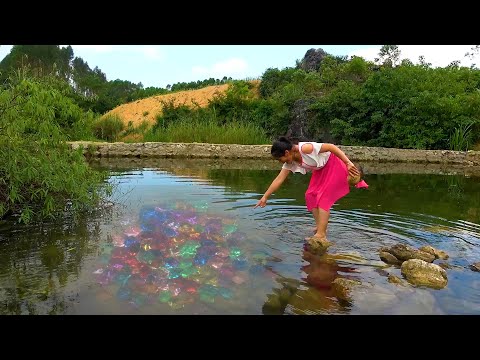 There are too many treasures at the bottom of the lake and