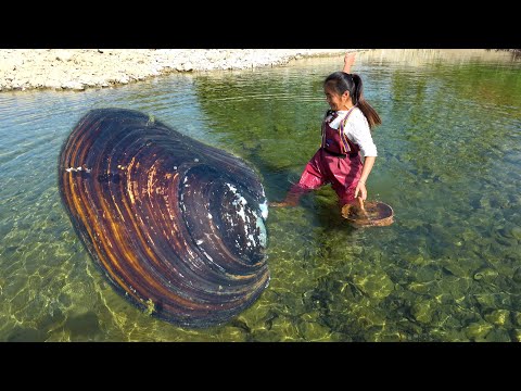 I feel like the river clam is smiling as if waiting for me