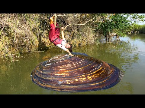 This river is the most beautiful such a big pearl clam is
