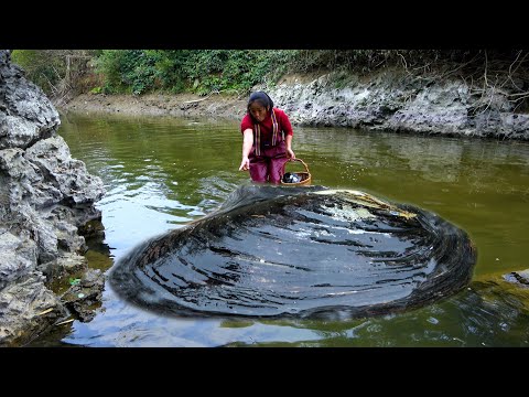 This is the largest clam in the entire river and the pearls