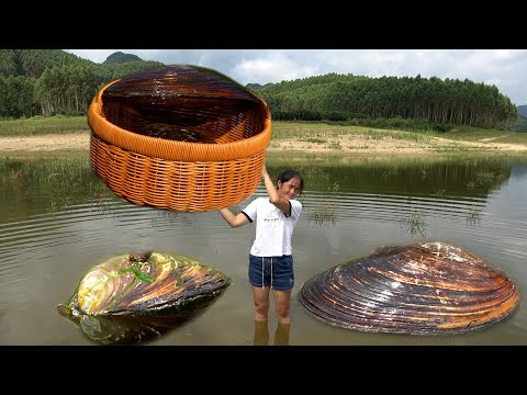 The scenery is beautiful and pearl clams are also super fat