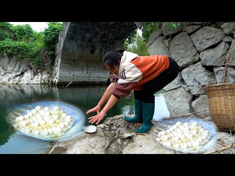 Digging out pearls by the ancient bridge the stone bridge