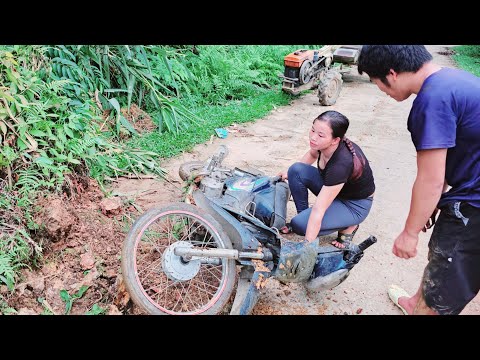 Genius girl went to rescue a guy who had his motorbike