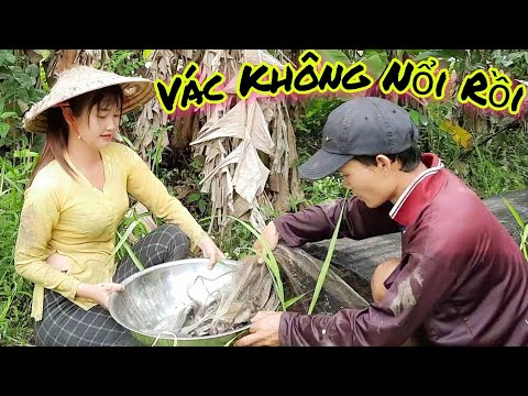 Thôn Nữ Gặp Bọn Ác Trong Hang In Dấu Răng Trên Tay Trong