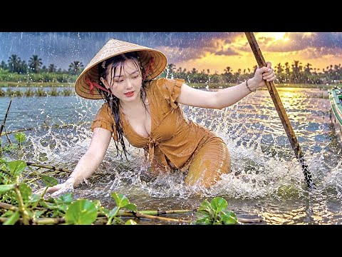 LỘI NƯỚC Săn Cá Lóc Mùa Lũ Té Sấp Mặt Giữa Đồng Mưa Lớn