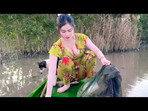 Suýt C H Ế T Khi Đụng Phải Con Cá Này Giữa Ruộng Nước Ngập