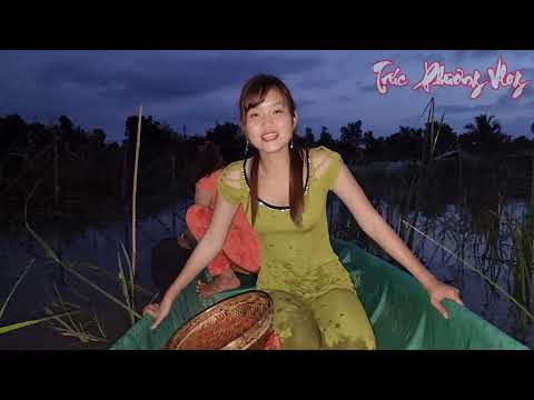 Cô Gái Ra Đồng Thăm Dớn Cá Trúng Lớn Dính Luôn Cả Rắn Trúc