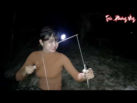 Thôn Nữ Cắm Câu Cá Lóc Trong Lúa Vừa Để Cần Đã Đớp Mồi Trúc