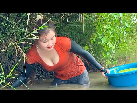 LẶN SÂU Mò Bắt Cá Chúi Theo Dấu Dưới Lòng Kênh 300 The girl