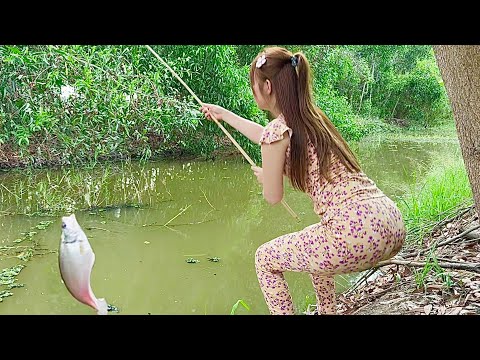 SĂN CÁ Sau Mưa Dưới Gốc Cây Già Cá Tụ Giật Mồi Không Kịp