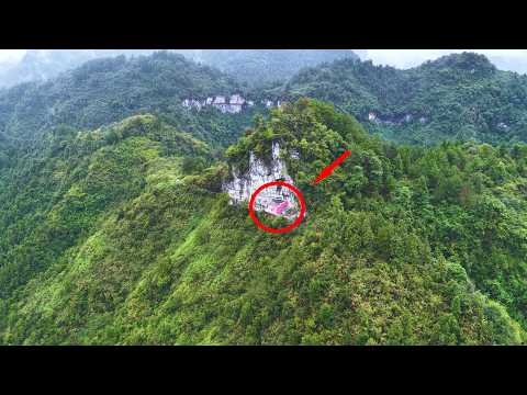 湖南大山上发现一红色房子 竟巧妙的夹建在悬崖峭壁之中 太壮观了 A house was discovered on a