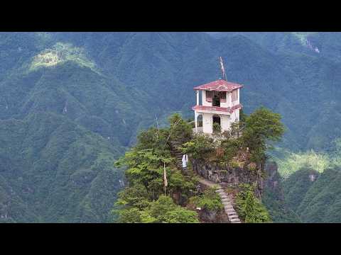 贵州大山之巅上发现一座悬崖房子 九旬老人竟在这独自守护十多年 令人敬佩 The cliff house on the