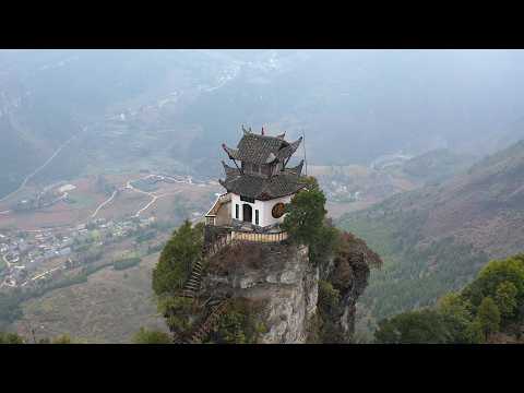 贵州大山悬崖上发现一座古寺 距今已有700多年 爬上一看真是太震撼了 Ancient temples on