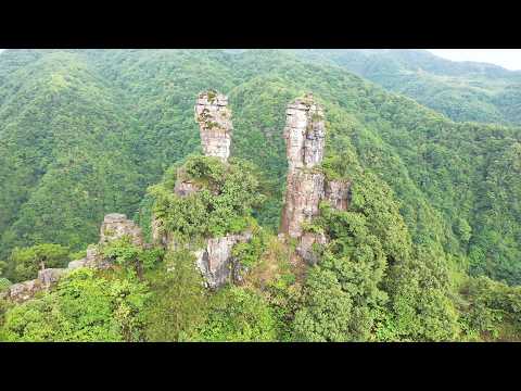 贵州大山上发现一对夫妻石 带着小孩 还流传着一段凄美的传故事 青云迹