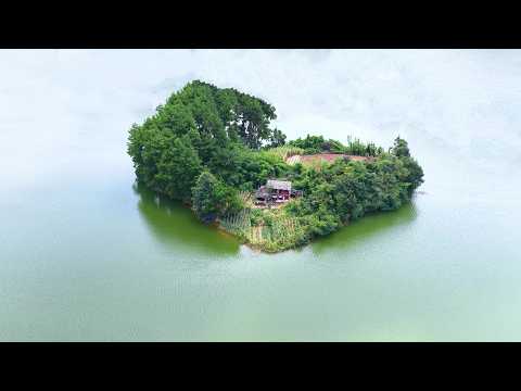 现实版荒岛求生 贵州一六旬大叔竟独自隐居在四面环水的孤岛上 过着与世隔绝的农耕生活 The Guizhou uncle