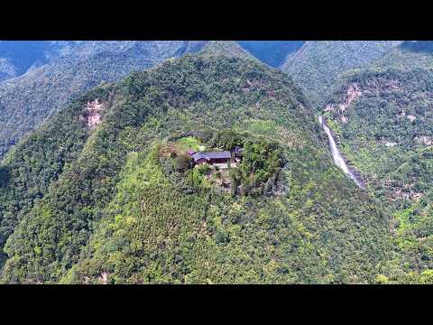 四川大山上发现一户人家 竟独自隐居山顶与世隔绝 环境依山傍水宛如世外桃源 Visiting the homes of