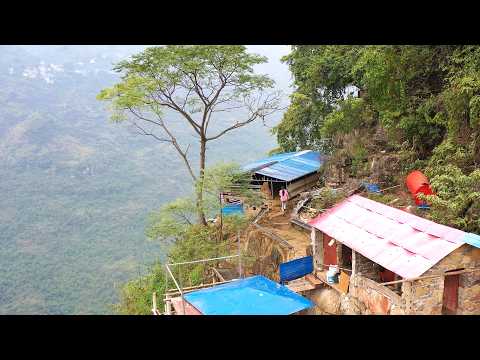 贵州深山悬崖上的隐居生活 80后大哥独居十多年 养羊养鸡 Chinese Man Has Lived Alone on