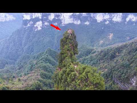 重庆深山悬崖上发现一座千年寺庙 竟孤悬在300米高的石柱之巅 太惊险了 A temple in Chongqing