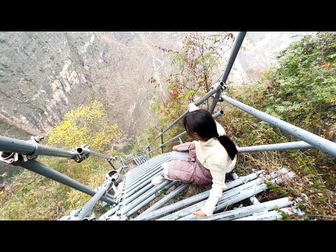 爬上中国最危险的村庄 四川大凉山悬崖村 场面太过震撼了 Climb up China s most dangerous
