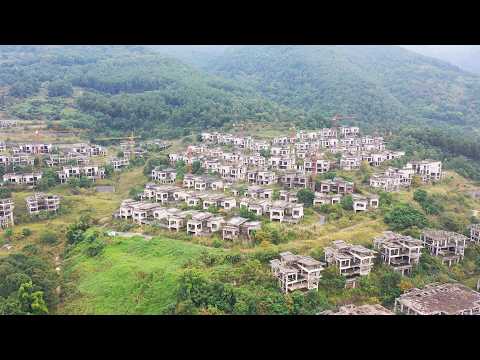 重庆深山发现大批荒废的豪华别墅群 废弃多年已杂草丛生 太可惜了 Abandoned luxury villas in