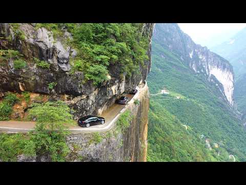 重庆大山发现一条悬崖上的挂壁公路 垂直落差1000多米太吓人了 Chongqing cliff highway