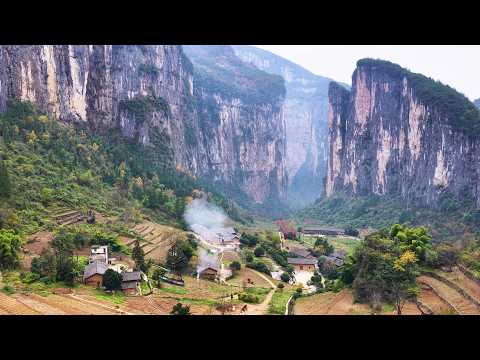 世界上最大的天然山门 里面至今还隐藏着一个与世隔绝的古村落 现实版世外桃源 The world s largest