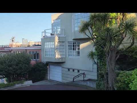 Crooked street in San Francisco May 9 3024