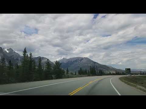 Mountain views on Yellowhead hwy in Canada