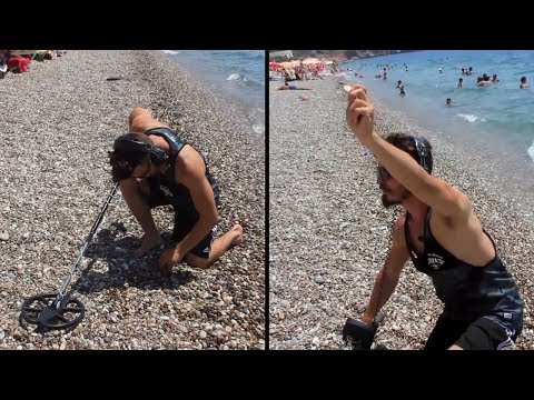 SAHİLDE DEDEKTÖR İLE ALTIN ARAMAK