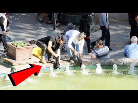 SÜS HAVUZUNDA ÇAMAŞIR YIKAMAK ZABITALAR GELMEDİ